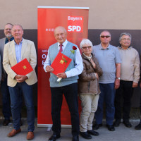 (Von links):Florian Töpper,Hermann Weigand(50 Jahre),Vorsitzender Jochen Kraft(20),Claus-Dieter Rooß(60), Walter Hetz(65), Carola und Günther Stühler (je 10), Roland Strauß(50),Heinz Winterstein (45), Heinz Brändlein(45)
